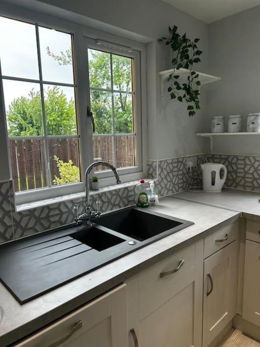15 Min Drive To Airport 20 Min To Loch Lomond And City Center Old Kilpatrick Bagian luar foto