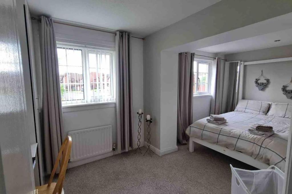 15 Min Drive To Airport 20 Min To Loch Lomond And City Center Old Kilpatrick Bagian luar foto